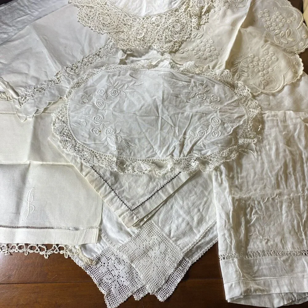 Lot 8 VTG Family Table Cloth Linens Doilies Runner Embroidery Lace Crochet‎ READ